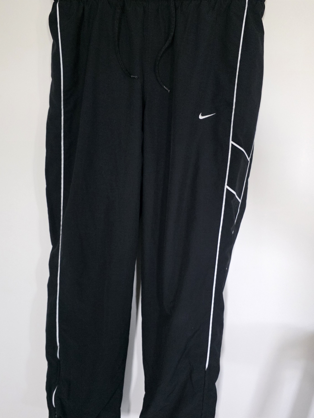 Nike Men’s Black Athletic Jogger Sweatpants with White Piping Size L